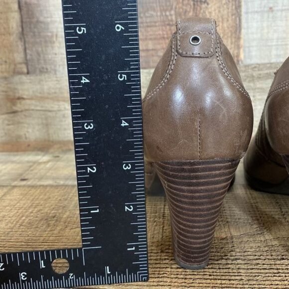 Clarks Artisan Brown Tan Distressed Leather Ankle Boots Womens 9.5M Pose Bootie - Picture 8 of 12